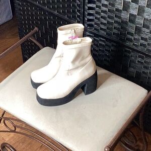 Princess Polly  Cream size 6